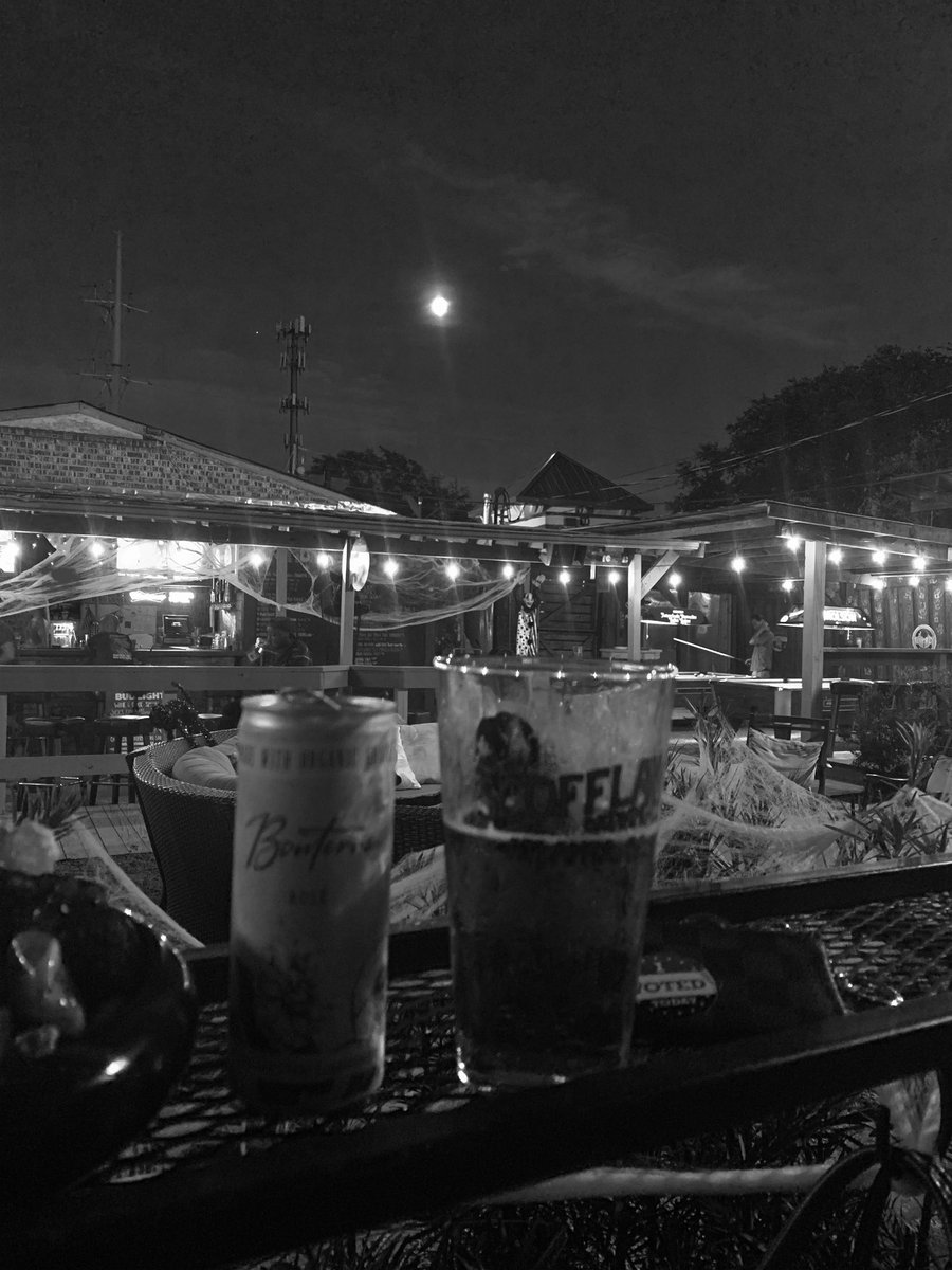 DrLizGenovese's tweet image. Redo redo fem-distal bypass with spliced arm vein followed by a quick  EVAR for a ruptured AAA with @woostermd and out in time to enjoy a lovely Charleston evening. #savealeg #savealife #allinadayswork #vascularrocks #todaywasagoodday #MercuryRetrograde