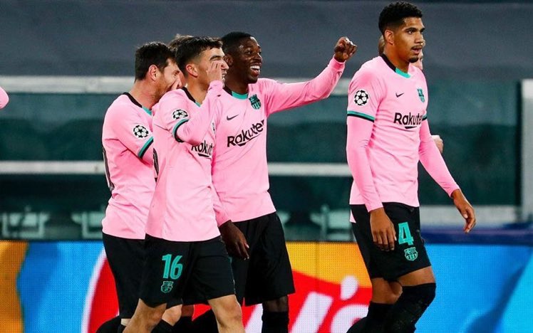 El Real Madrid lleva tiempo gastando su dinero en traer talento joven (porque no se puede competir por cracks con los jeques)
Mucho gasto, jugadores y poca realidad de momento.
Y llega el Barça y se saca a Pedri y Ansu, 2 de los mejores jóvenes del momento
¿Qué nos perdimos? https://t.co/ZqZy73vDAu