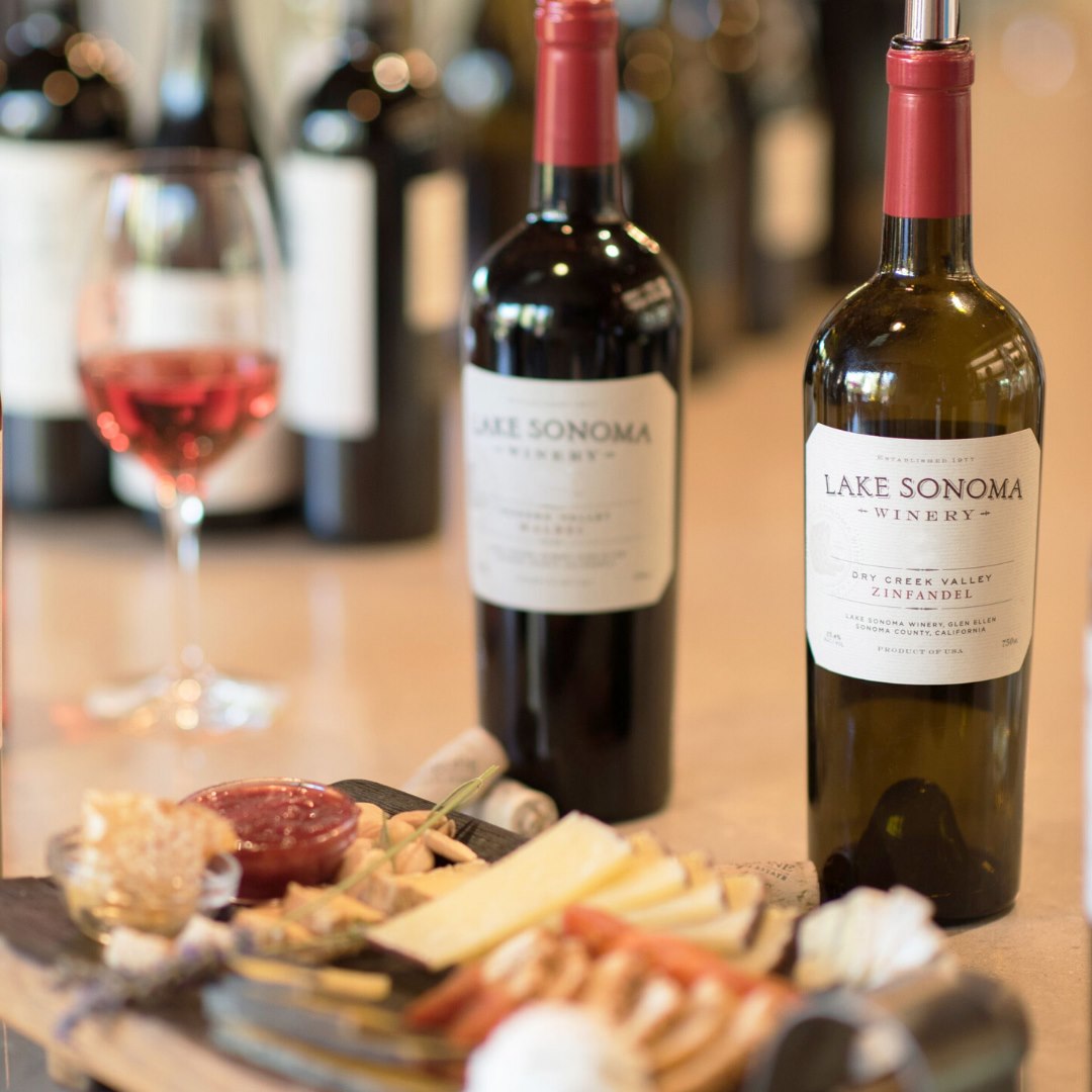 SpritzSF's tweet photo. Enjoy #HalloweenAtHome with our ticket giveaway to #SIFFSaturdays 10/31 natureβsurvival horror film "BACKCOUNTRY." π₯π Enhance the evening with a virtual tasting of select wines by @LakeSonomaWinery presented prior to the film... π₯π· https://t.co/OenDe1tHuf