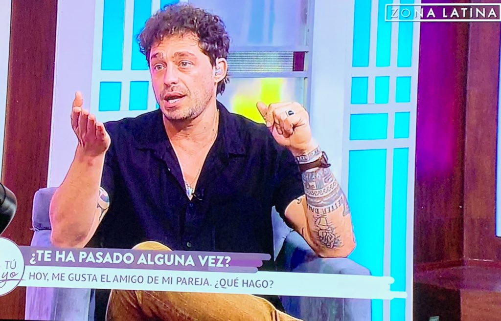 karensoca's tweet photo. @zonalatina @joche_bibbo no será “Me gusta la pareja de mi amigo/amiga?” https://t.co/LsQD82K0v6