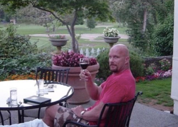 CauseWereGuys's tweet photo. When the friend you used to party with enters a serious relationship and gets boring af https://t.co/0gknQheQ6m