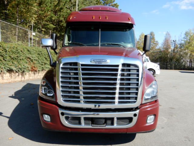 semitrucks's tweet photo. Check this 2016 #Freightliner #Cascadia #Evolution #Midroof XT #AmeritruckLLC in #CHARLOTTE #NorthCarolina https://t.co/Fu3lycpKbT #truckers #trucksales #trucksforsale https://t.co/ju0JupjXro
