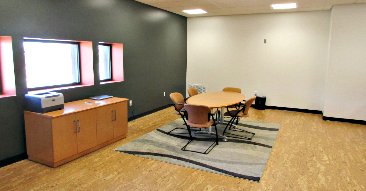 MartinCityMO's tweet photo. Two offices available for lease in the #MCCrossfit Building in #MartinCity>> https://t.co/X6MBmTT76T #SouthKC #CRE https://t.co/NT9ldQqtGs