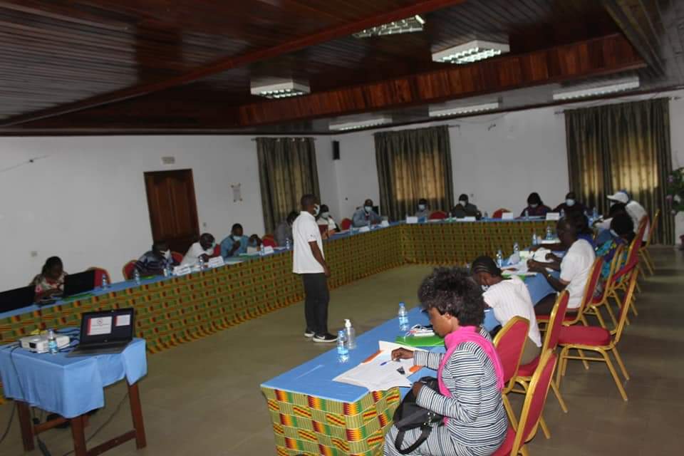 CroixRouge225's tweet photo. #ACTIONSCRCI
75 volontaires venus de l'ensemble du territoire national voient leurs capacités renforcées.
Au centre des échanges, l'engagement communautaire et l'appui psychosocial aux bénéficiaires.
Avec le Président national, Dr Da Léonce, pour une @CroixRouge225 en chœur. https://t.co/Zwx487Jv8B