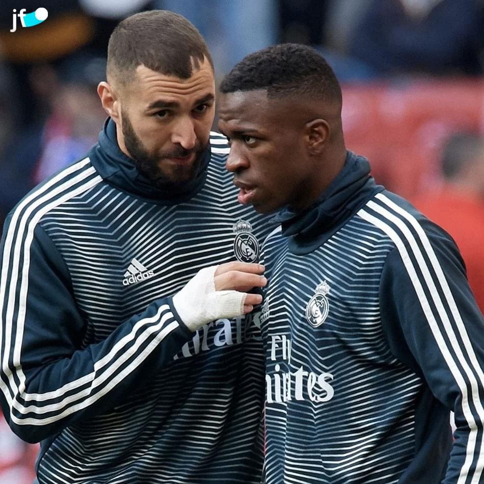 juanfutbol's tweet photo. LO DIJO Y LO CUMPLIÓ 😱
"No le des el balón a él", dijo Benzema a Mendy antes de la segunda mitad…
-Balones de Benzema a Vinicius en la primera parte del Borussia vs Real Madrid: 3.
-Balones de Benzema a Vinicius en la segunda parte: 0.
Vía OPTA. https://t.co/0N6zsDONfR