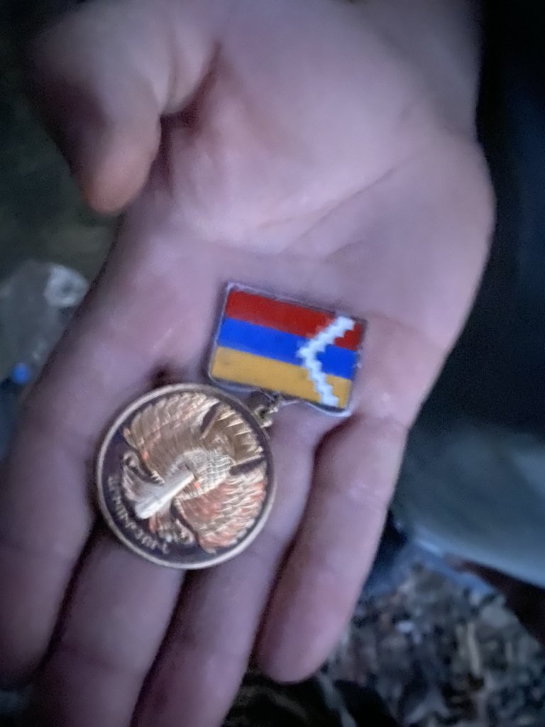 HalduNovruzzade's tweet photo. Armenian people, you report my profile to Twitter, your Prime Minister Pashinyan reports Azerbaijan to other Countries (Russia, Usa, France). 
But We respond to you in the Karabakh.
You are very good know, what is it in my hand, its your colonel Medal, babies 😉 https://t.co/ZdCRBL5p3D