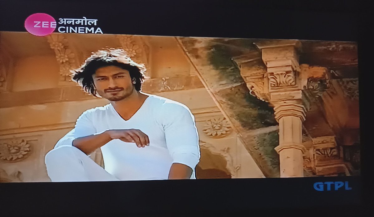 #SaawanBairi is my favorite song and @VidyutJammwal you in this song mind-blowing. Your killer looks and exprations are fabulous 😍❤❤❤
#commandoonemanarmy #Karan #alltimefavorite #VidyutJammwal #lookingsuperb #action #kalaripayattu #indianmartialarts #martialarts 🙏🏻 https://t.co/G7q39CkmtW