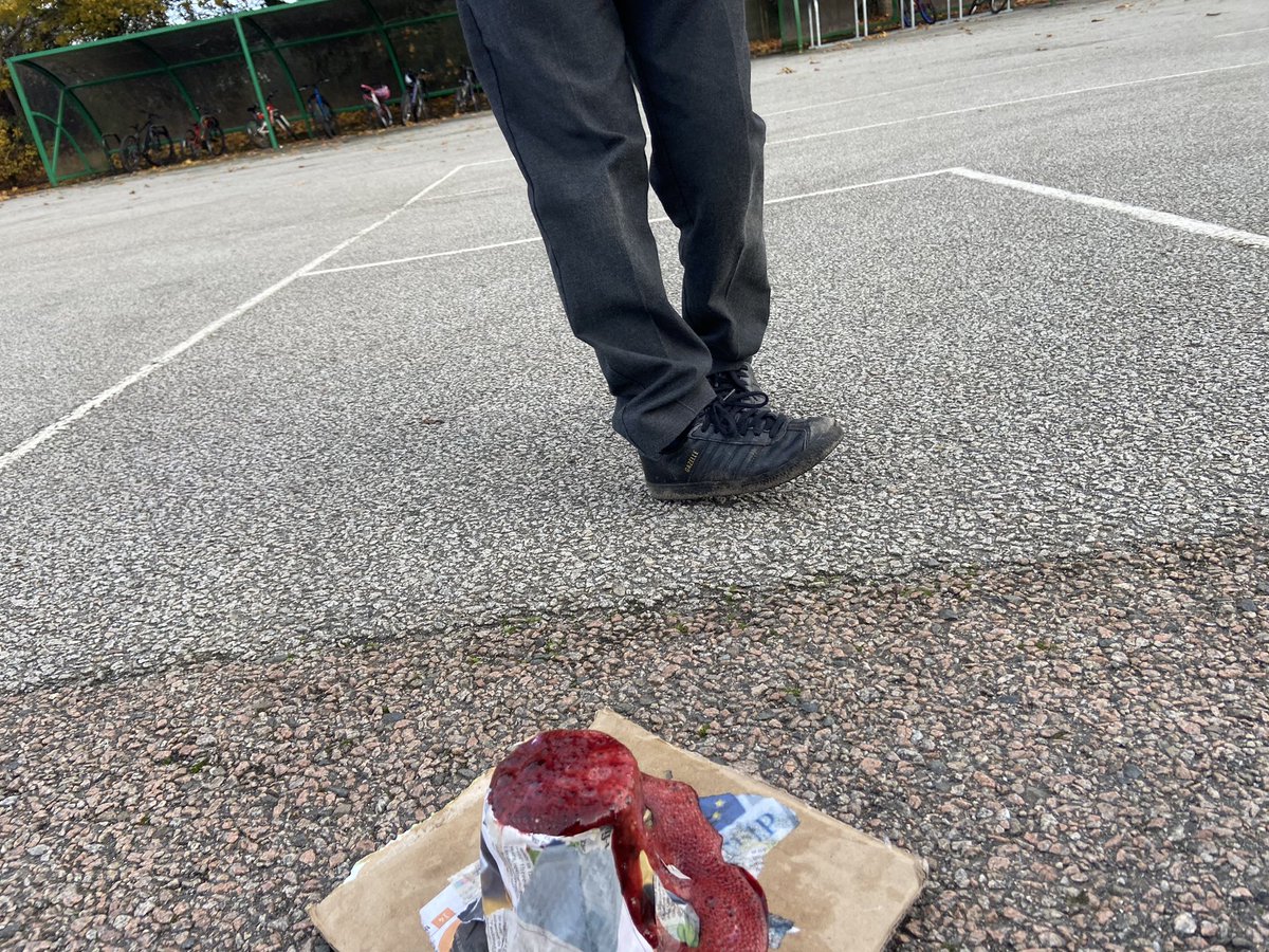 MissBTweets1's tweet photo. We had lots of fun today making volcanoes out of baking soda and vinegar! 🗻🎇 @MissSteel7 @FernieleaSchool https://t.co/rM9HVvpjtf