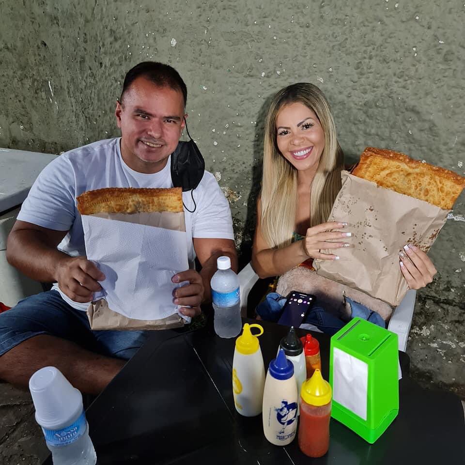 paginalixo1's tweet photo. Queria ta comendo um pastel do tamanho de uma folha a4 com a pessoa que eu gosto.... https://t.co/JaLSV6Oc2n