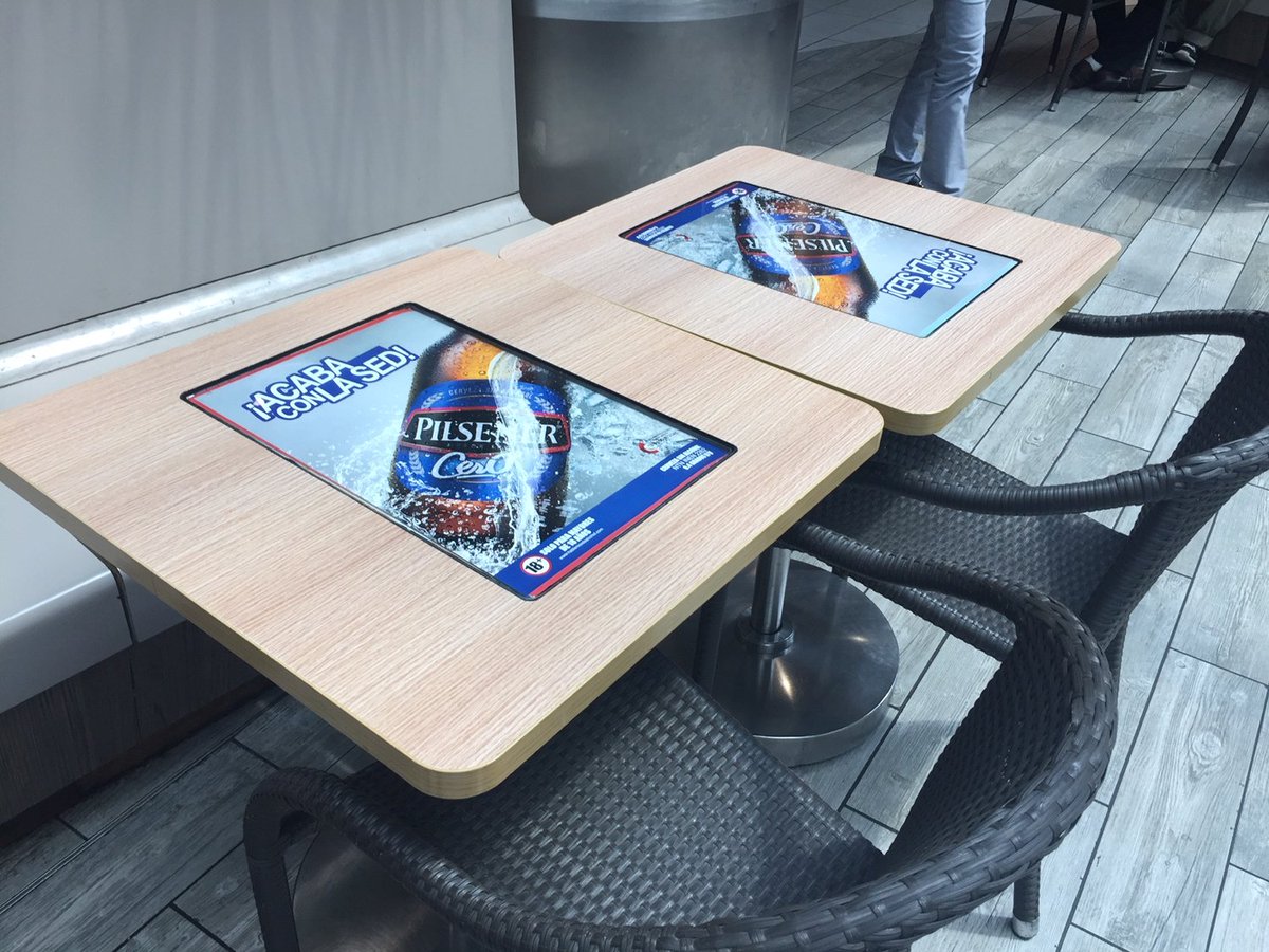 CreamediosEc's tweet photo. Uno de los lugares mas concurridos en un centro comercial es el patio de comidas 📢 Por eso manejamos formatos que se adapten a este espacio y lugares (como mesas) que tienen contacto directo con el usuario 🔝⁠
⁠
🙌🏼Esta campaña fue elaborada para Pilsener Ecuador. https://t.co/0u4mrfVITp