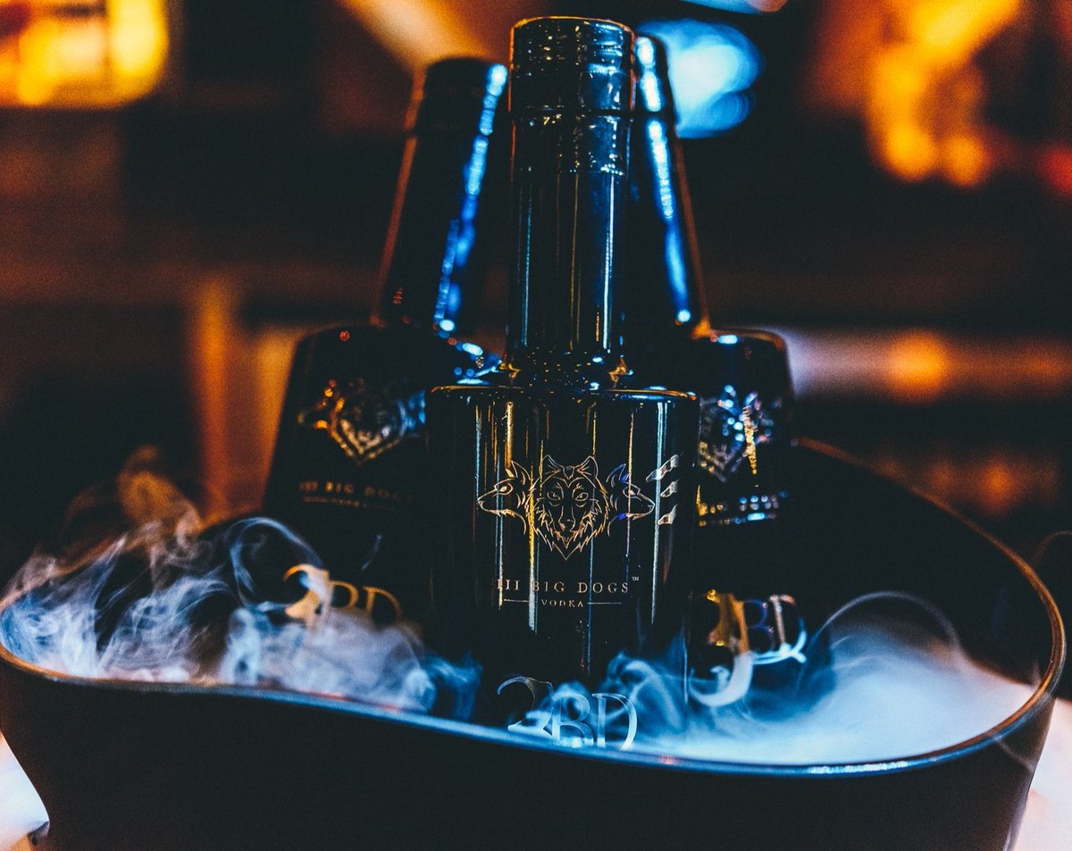 Wanting a Bottle of Big Dogs Vodka in time for your Halloween celebrations? Order today with discount code "halloween25" for 25% off! 🐺
.
.
.
.
#bigdogs #bigdogsvodka #halloween #discount