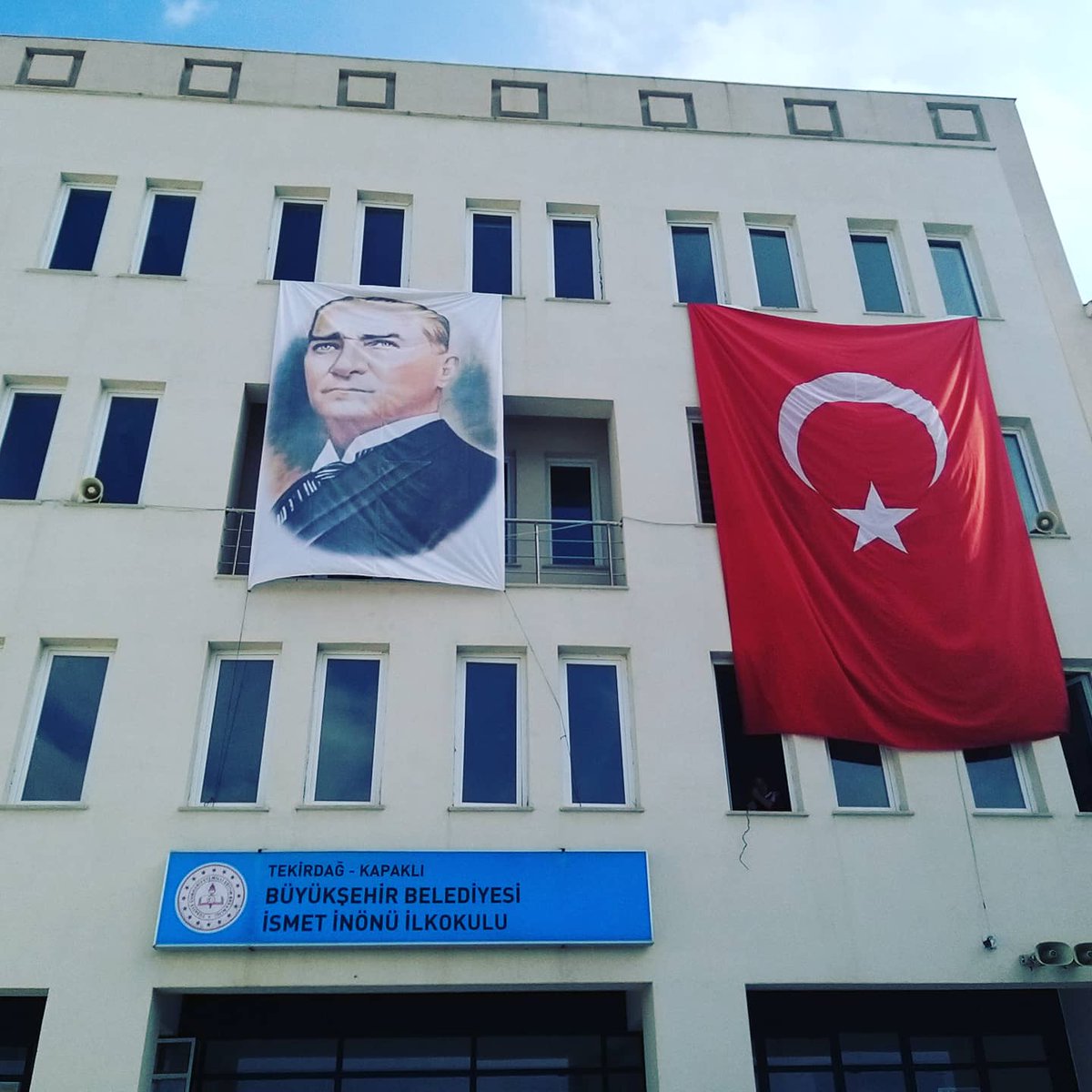 Efendiler; yarın Cumhuriyet'i ilan edeceğiz.
"Mustafa Kemal Atatürk" 
🇹🇷🇹🇷🇹🇷 #29EkimCumhiyetBayramımızKutluOlsun