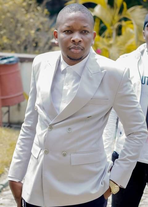 AlainMake20's tweet photo. #RDC : Un mot pour ce jeune digne, Mr @yvesnswal est un homme politique, homme d'affaires et Directeur de Cabinet Adjoint du Ministre de la Jeunesse et Initiation à la Nouvelle Citoyenneté !

N.B : Soyez élégant svp ! https://t.co/MO7XIFhH8p
