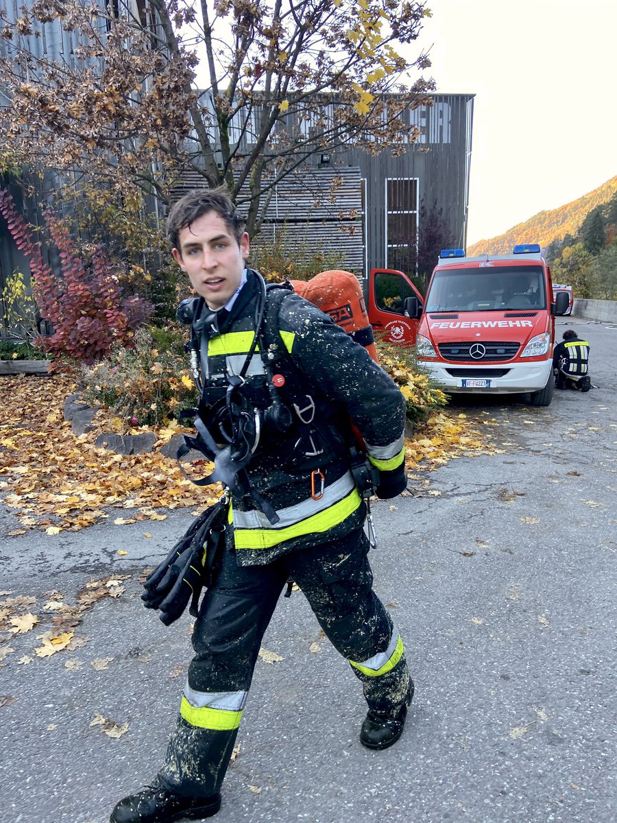 Ehrenamt ist nicht Arbeit, die nicht bezahlt wird, sondern Arbeit die unbezahlbar ist! #brandeinsatz #eggental #freiwilligefeuerwehr #südtirol 👨‍🚒 🚒  I Volontari non sono remunerati, non perché non valgono nulla, ma perché sono inestimabili! #incendio #valdega