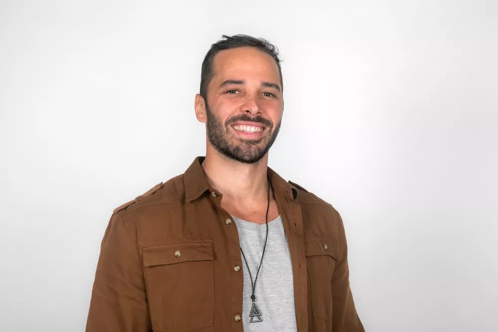 TheVoiceBrasil's tweet photo. Gui Valença atua como personal trainer e canta na banda Monobloco: 'Minha verdadeira paixão é a música' 🏋️🎶

Vem conhecer mais sobre o integrante do #TimeIZA → https://t.co/anGATtReB6 • #TheVoiceBrasil https://t.co/tFyrlDQGIu