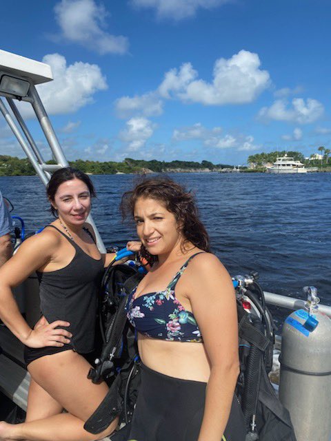 ScubaWorks's tweet image. 60 feet of viz, 82 degree water temp, and a light north current. Saw a Hammerhead Shark, Goliath Groupers, and some lobsters!