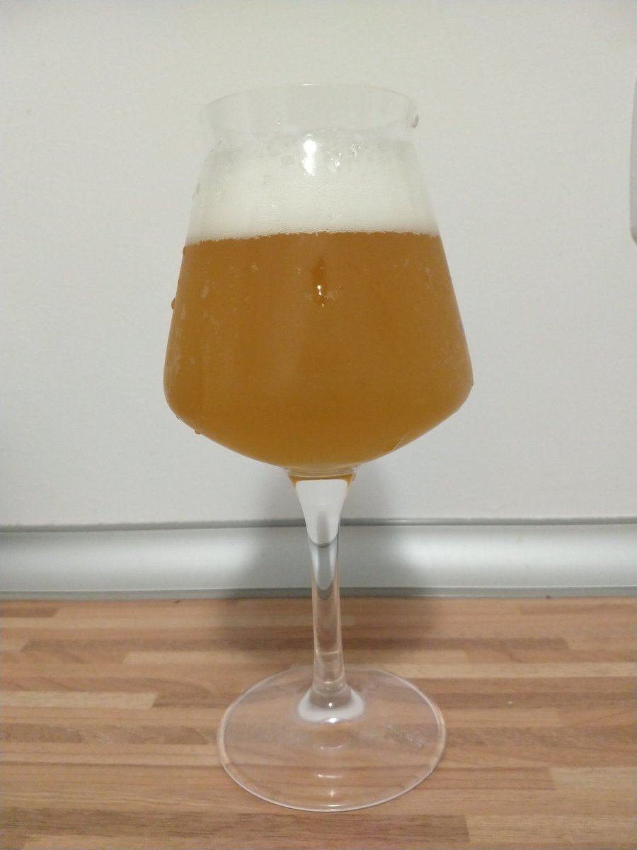 BrewBand's tweet photo. Probando el "Experimento 4" de la @ACCE_Cerveceros elaborada por "El Lechuguitas", para no llevar carafa no está mal... 😂 https://t.co/wvTI4vMvS4
