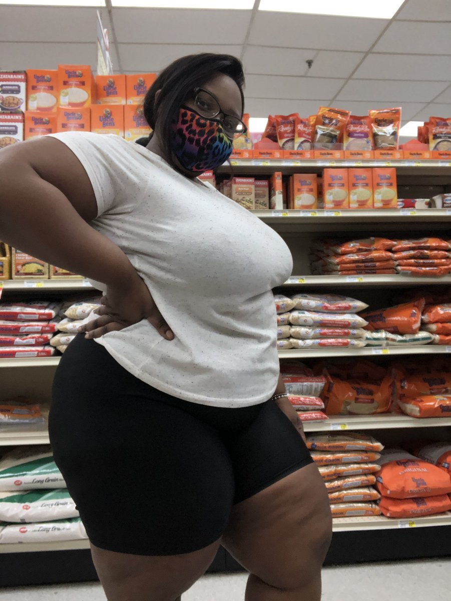 DeluxxxeTaboo's tweet photo. True Gullah 🖤. I eat every meal with rice .. can’t you tell 🤷🏾♀️‼️ #BBW #bbwaddiction #thickthighs #realheavy #hefty #rice && #cabbage #storeruns https://t.co/MXdg5r5nuu