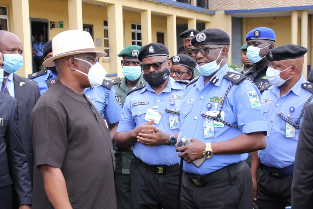 GovWike's tweet photo. RSG TO PAY N20MILLION EACH TO FAMILIES OF POLICEMEN,  SOLDIERS KILLED BY IPOB https://t.co/pw2qqCzZ35 https://t.co/exQ1FQStXn