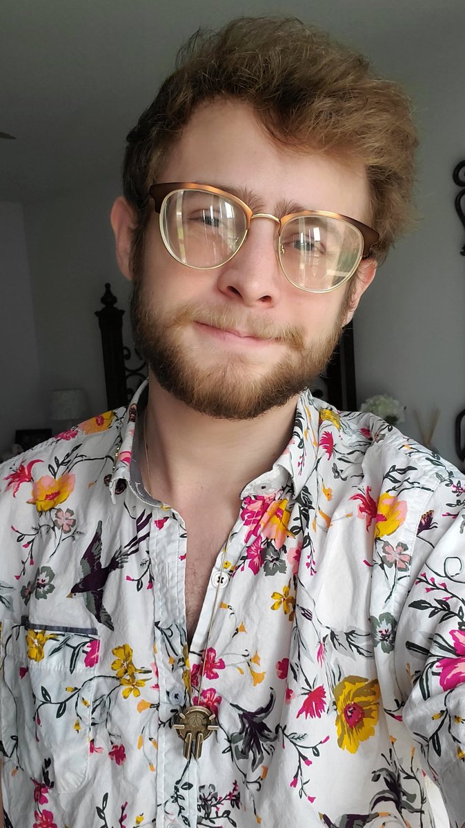 CertifiedGayCat's tweet photo. I liked both of these pictures so you get both. 

I just want this man to think I'm cute. 💀✨💚 https://t.co/VuRKrRSM9L