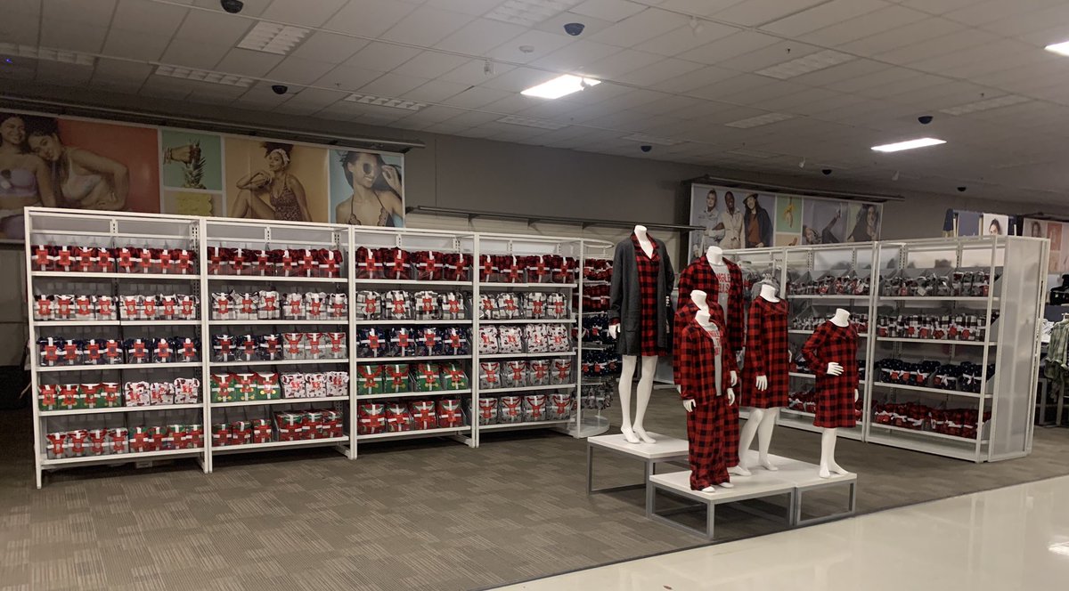 vmsouthshore's tweet image. Family Sleep is underway at T2532! We are ready for our guest to get matching PJS for family fun and photos! @CP_Target @CarlyAtTarget @Puneet_Math @Djoumbarry