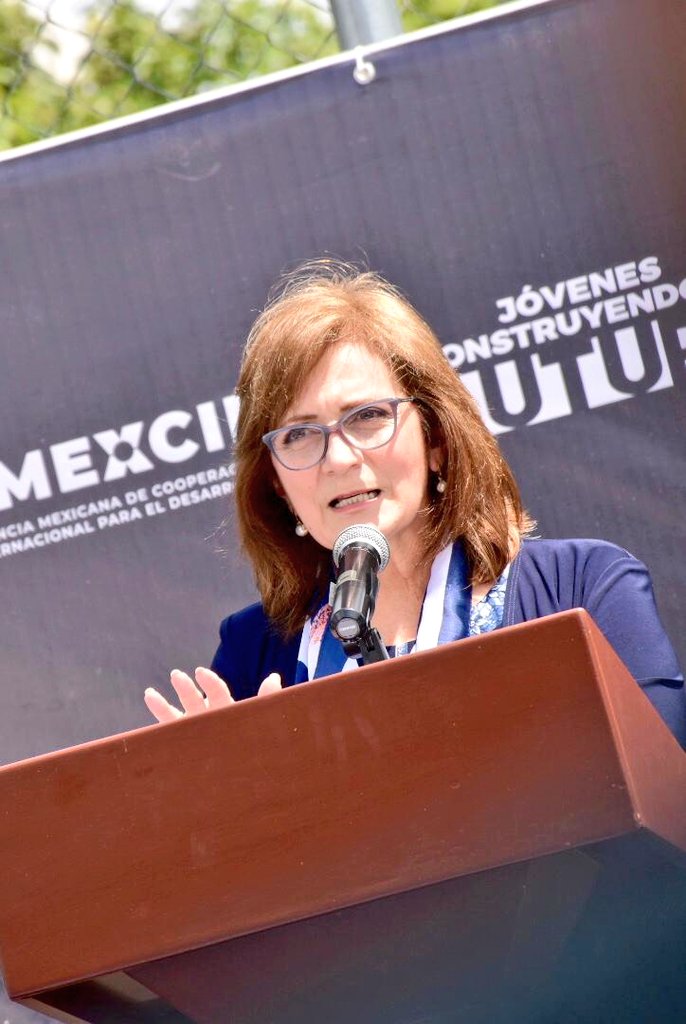 Gobierno de El Salvador 🇸🇻 (@gobierno_sv) on Twitter photo "Esta iniciativa de enfoque social y seguridad busca la generación de liderazgos positivos, la inclusión al ámbito productivo, la transformación de la realidad y la generación de oportunidades de crecimiento personal y profesional", Viceministra <a href="/PatComandari/">Patricia Comandari Zanotti</a>. "Esta iniciativa de enfoque social y seguridad busca la generación de liderazgos positivos, la inclusión al ámbito productivo, la transformación de la realidad y la generación de oportunidades de crecimiento personal y profesional", Viceministra <a href="/PatComandari/">Patricia Comandari Zanotti</a>.