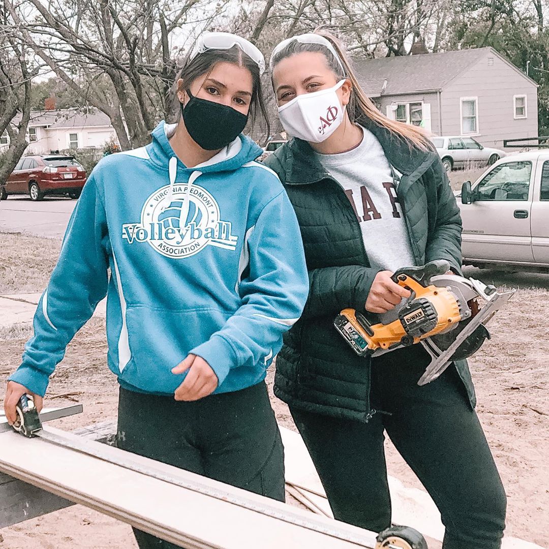 AlphaPhiIntl's tweet photo. Alpha Phis are passionate about advancing not only the lives of our sisters, but the lives of women around the world.🌎

Whether it’s community service, heart health efforts or navigating issues facing women on today’s campuses, we stand together boldly to make a difference.💖 https://t.co/VtU2Xm79he