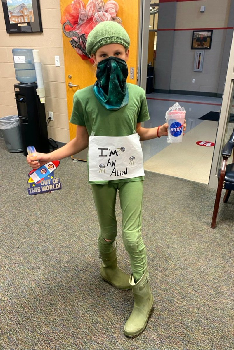 SMMHSEagles's tweet photo. Congratulations to today's 'Out of This World' dress-up Winners for #HocoWeek2020! ❤🦅
🪐 High School: Teresa Holmes and David Heinichen tied
🪐 Middle School: Violette Fisher
🪐 Faculty: Mrs. Horn
Thanks to all who participated in this fun day!
#SMMHSsoars https://t.co/66pFy4te9f