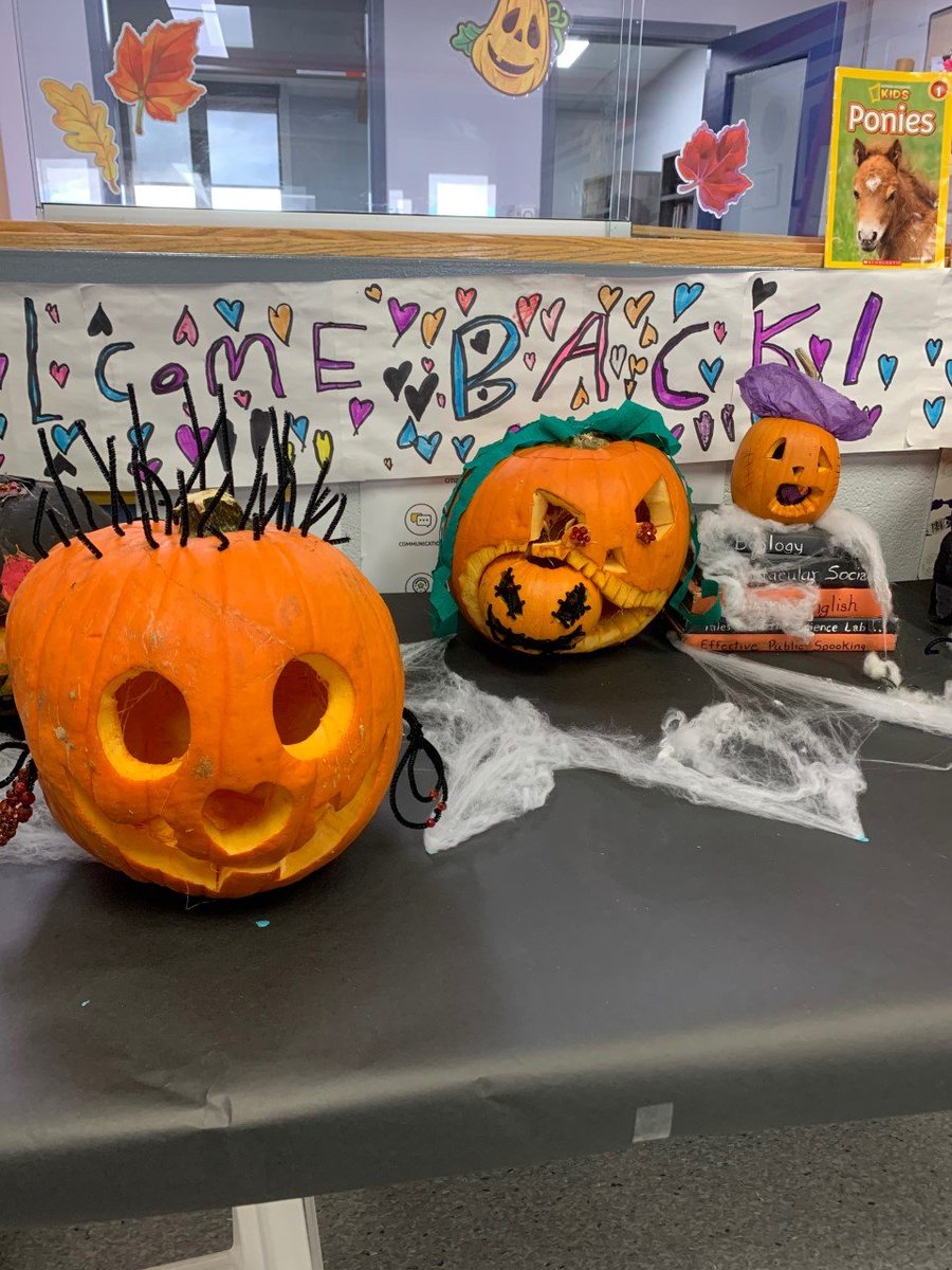 LuckyLakeSchool's tweet photo. Classroom fun of decorating pumpkins! Our kids really enjoy getting to do things like this.
#letthecreativityflow https://t.co/cllt5ycix1