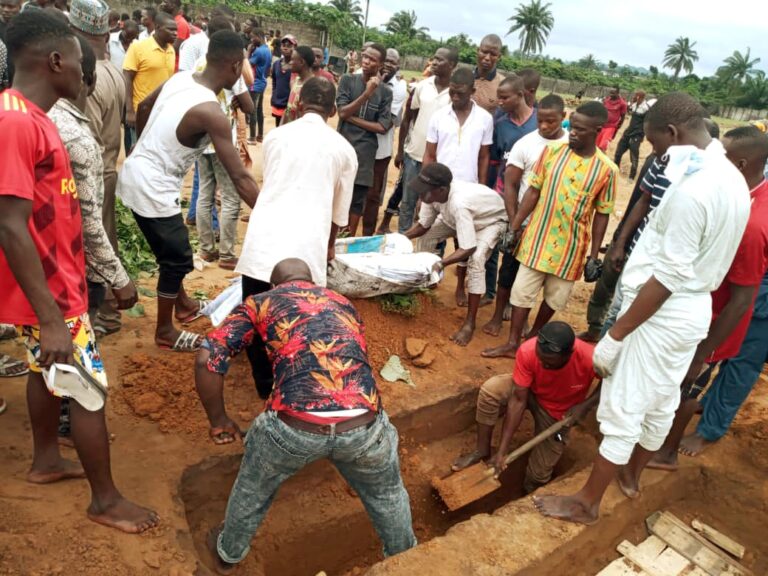 8. Abubakar Me turare killed at Rumuokwrushi9. Isiyaka Ibrahim killed at Rumuokwurushi.Nine victims had been buried so far as the 10th victim cannot be found because he was thrown into the river.