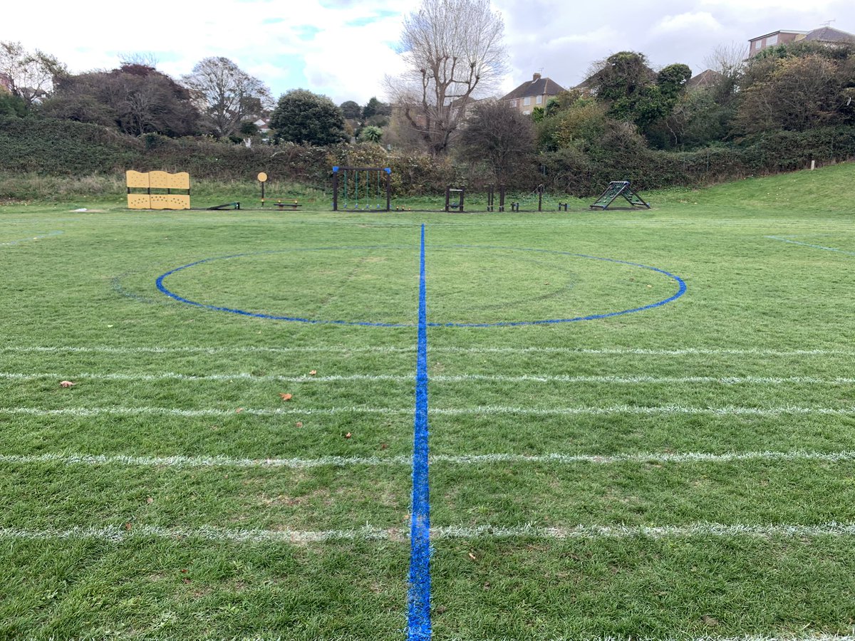 karl_standley's tweet photo. I like to keep a promise!!!! Hope that’s a little better @Stlenssport school. 
Great to also meet 15 year old Fin who is an aspiring Groundsperson being trained up by @SimonRudkins 
Good luck Fin, keep working hard. https://t.co/tizw0YzNO9
