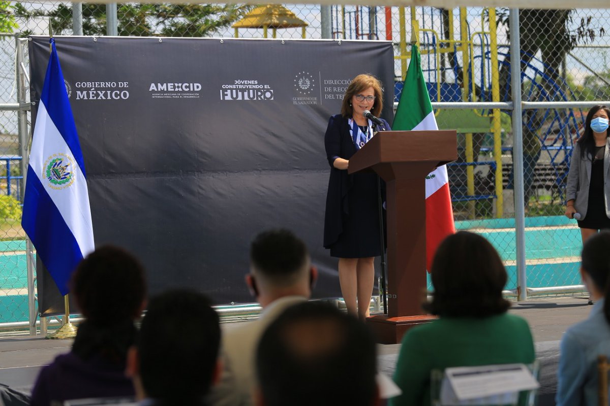 "Reitero el agradecimiento al gobierno de México y al equipo de <a href="/AMEXCID/">AMEXCID</a>, por acompañar estos esfuerzos que dejarán un impacto positivo en nuestra juventud", Viceministra <a href="/PatComandari/">Patricia Comandari Zanotti</a>.