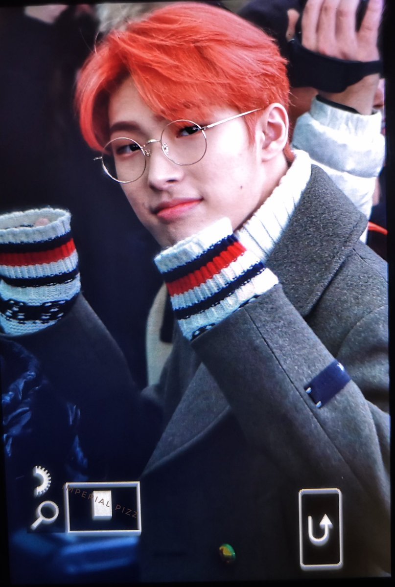 mingiwo's tweet image. 191203!! LOOK AT HIS SWEATER PAWSSS