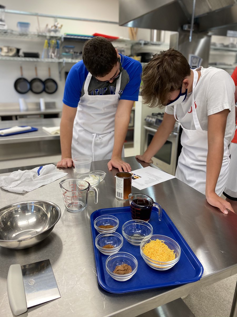 ShelbyMuha26's tweet photo. Here in the Midwest, we like our dishes with meat and to keep us full for a while. Culinary 2 students making Cincinnati Chili today. #covidcooking #culinaryessentials2 #owlpower https://t.co/aeIhOpzJvn