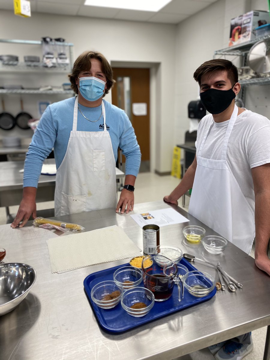 ShelbyMuha26's tweet photo. Here in the Midwest, we like our dishes with meat and to keep us full for a while. Culinary 2 students making Cincinnati Chili today. #covidcooking #culinaryessentials2 #owlpower https://t.co/aeIhOpzJvn