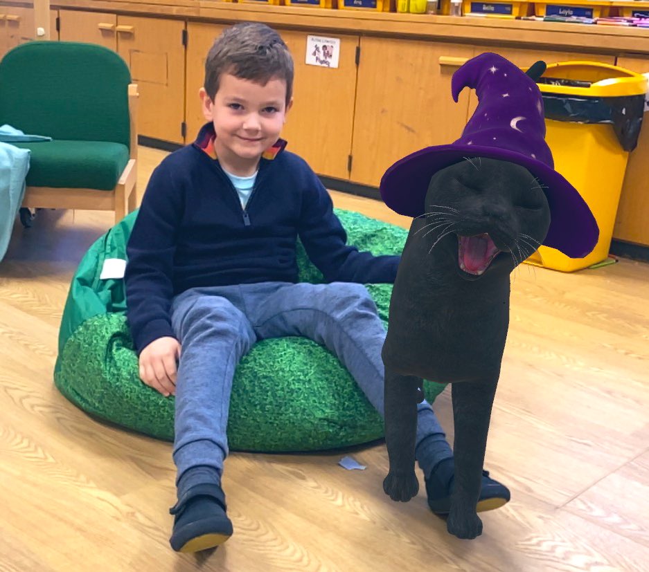 MissCleaver's tweet photo. 🎃Today a mysterious black cat appeared in our classroom! 🎃We think it belongs to a 🧙🏻‍♀️! 🎃We wrote a story about owning a magic cat. 🎃#vpstech #vpswrite https://t.co/EFdlfCkvOK