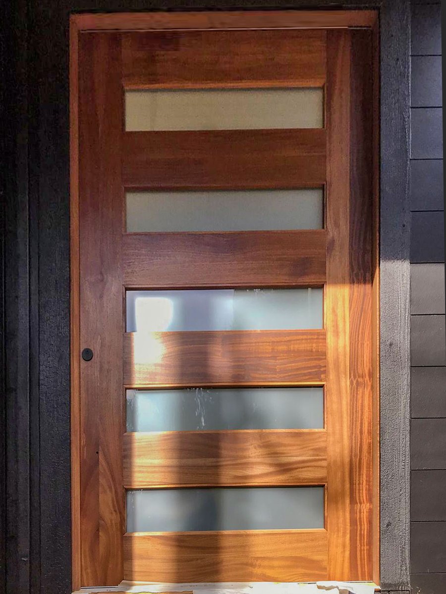 Westeck_Windows's tweet photo. A great shot from our Project Consultant Mike at our Kirkland Showroom - Recently installed, a beautiful modern Westeck Classic Wood Exterior Door!
#customhomes #customdoors #doordesign #moderndoors #exteriordoors #entryways #wooddoors #highperformancedoors #thermalvalues https://t.co/BxkZrmHK3O