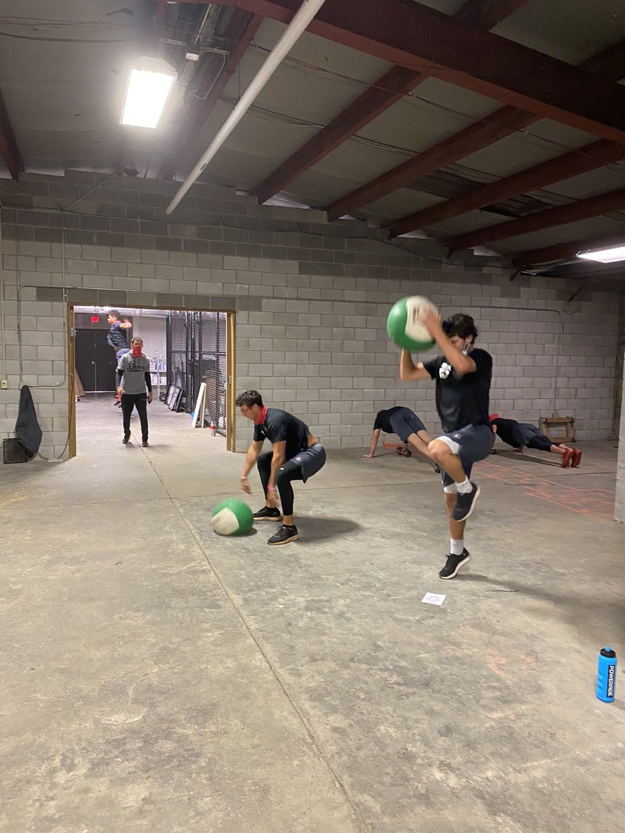 TJanssen06's tweet image. Ability to adapt is pretty important.  Shout out to our boys and asst coach David Weber this morning. Had a great workout and to “make do” with our environment.  Attitudes = A++.  Gritty City - the place to be! #socialdistanceworkout