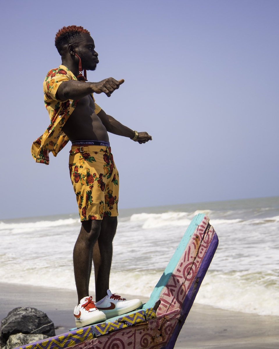 OfficialBlog_UR's tweet photo. Moor Sound [@SOUNDPLUGG] premieres exotic visuals to "Obaasima" ft. @Spacely1z, @bu__man &amp; @Ponobiom 🇬🇭🌴

▶️https://t.co/5D5y8byX2N https://t.co/BQEp3NsHyY