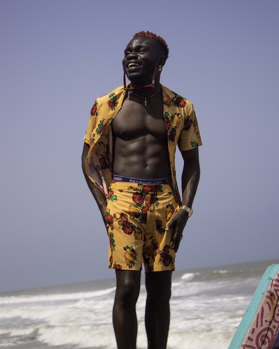 OfficialBlog_UR's tweet photo. Moor Sound [@SOUNDPLUGG] premieres exotic visuals to "Obaasima" ft. @Spacely1z, @bu__man &amp; @Ponobiom 🇬🇭🌴

▶️https://t.co/5D5y8byX2N https://t.co/BQEp3NsHyY