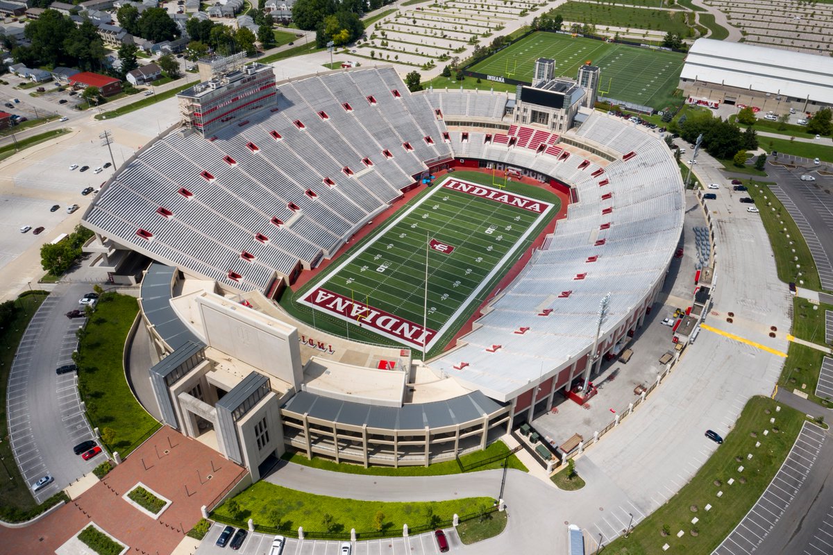 IUBArchives's tweet photo. Aerial of @IUBloomington's Memorial Stadium #OTD in 1970 vs shot taken on August 5, 2020. So different!! https://t.co/hMgJwYVNnD