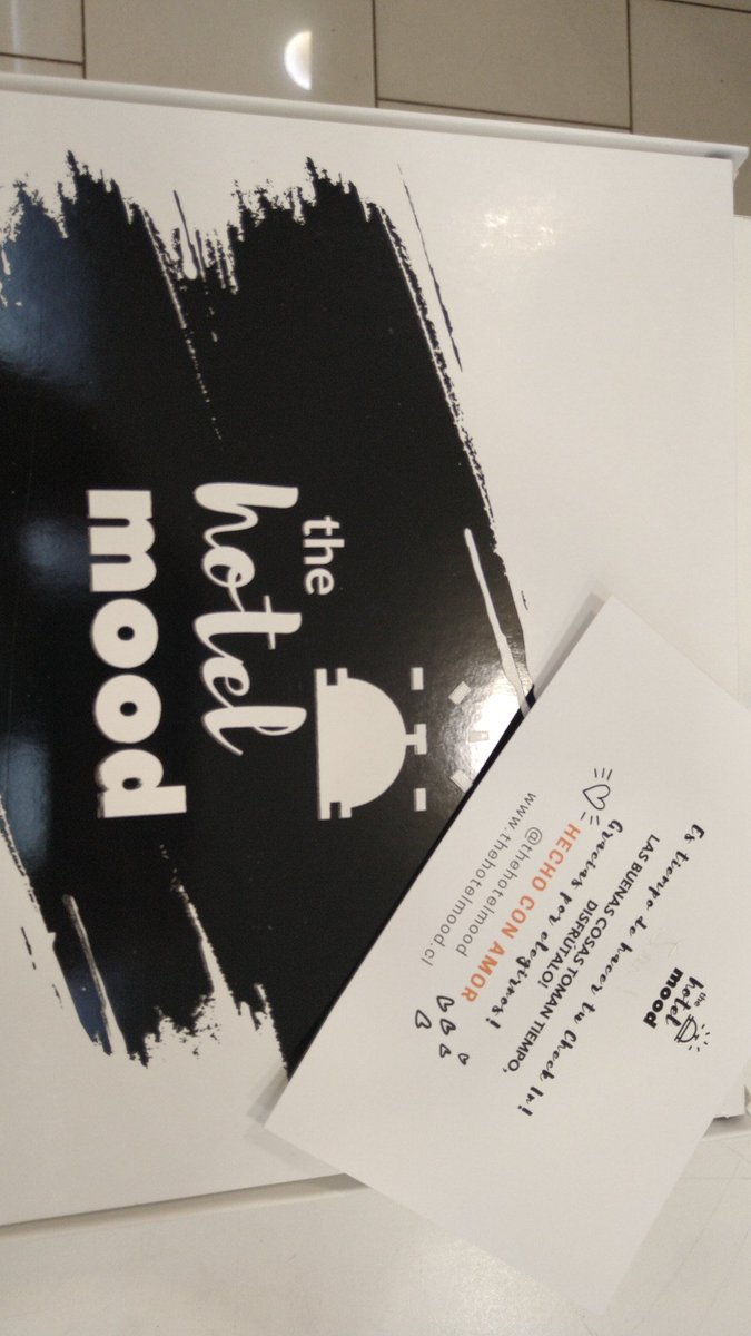 juampyro's tweet photo. Un me gusta y les muestro mi regaló, estos lo pueden encontrar en  @thehotelmood !!! Apoyemos a los emprendedores de este país !!! Y al @rodrigorevecog maldito roedor (estoy en modo #Backstage 🤣) https://t.co/if6B3eL2rc