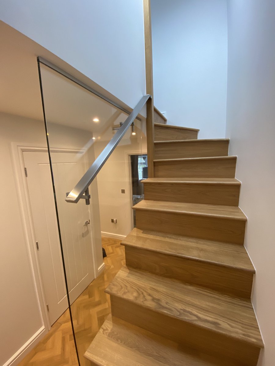 Bespoke Glass Splash tweet media