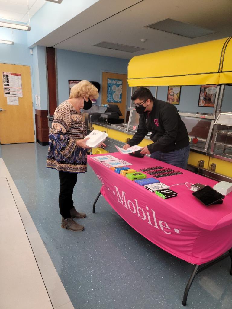 CalebHaley07's tweet photo. Supporting Suffolk County Schools and showcasing @TMobile and the incredible 5G Network! Thank you @ono2857 @kunalverma99 for supporting the event and @joegiannone1018 and STR for helping put it together! #iLoveTMobile  @lpetrone9 @thayesnet @OpsMgrScott @billhodac @JonFreier https://t.co/ZQUStbmoB5