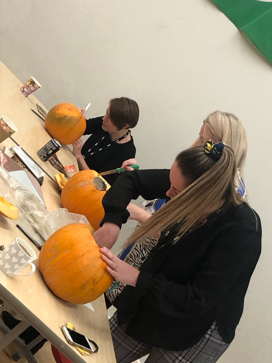 Annbank_PS's tweet photo. Halloween may be different this year but is not cancelled @Annbank_PS 👻 🎃
A huge thanks to all the staff who carved pumpkins 🎃 tonight ready for our first ever pumpkin trail on Friday - we can’t wait #Halloween2020 
Congratulations to our winners - Miss Hall &amp; Miss Ferguson🥳 https://t.co/3Zfe03WPad