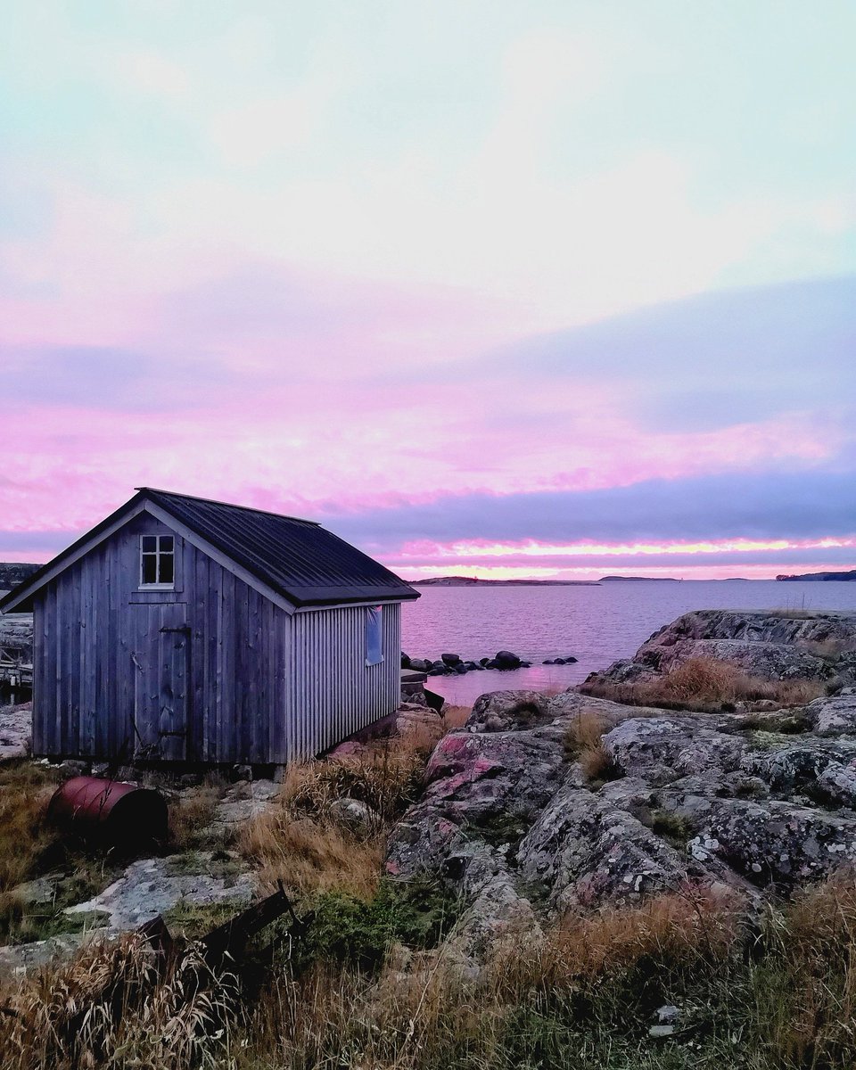 MatleenaMi's tweet photo. Taianomainen lokakuinen auringonlasku Saaristomeren kansallispuistossa #jurmo saarella. Voimaa syksyyn. https://t.co/E5y2xNzNsX