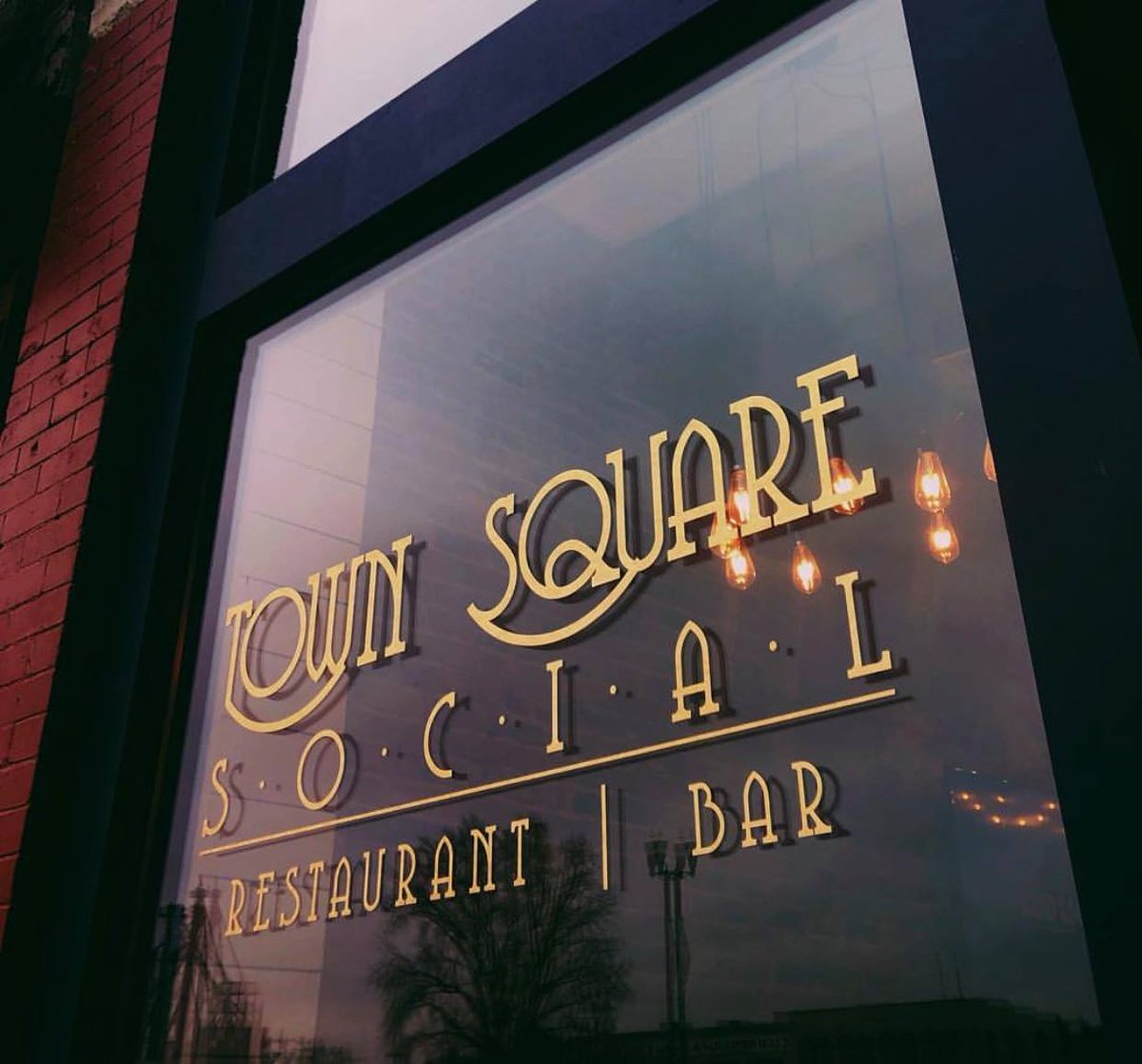 TBSports5's tweet photo. "Coaches Night Out" tonight at Town Square Social. Guests include: @TimMathisCU @GentryC20 &amp;  John McNeal. Airs LIVE at 6:30 pm via @broadcast_blue 
Replay Thursday at 8:30 pm; Saturday &amp; Sunday at 10 am on Charter 198 &amp; https://t.co/SJauP2V5DV https://t.co/T5YlBqepkT