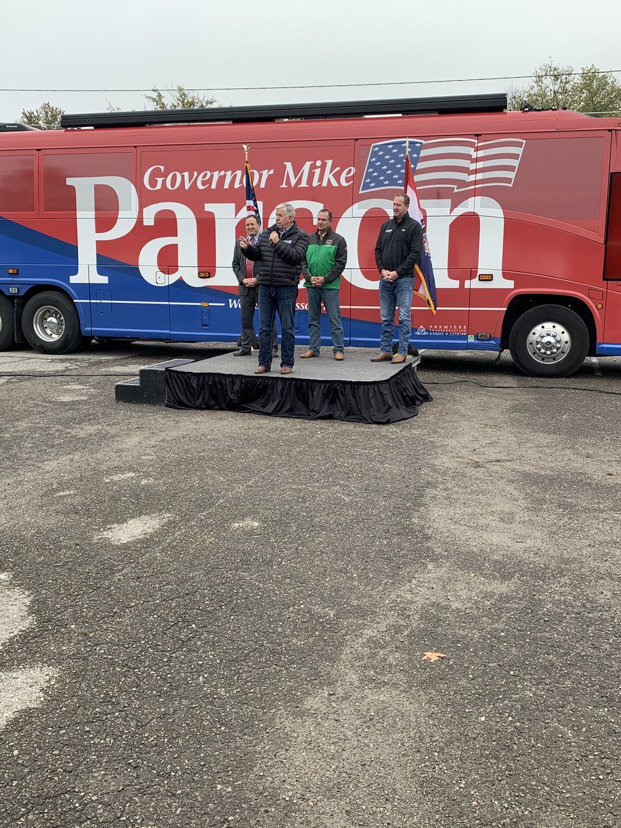 MikeLKehoe's tweet photo. Great to be back on the @mikeparson Works Bus Tour with an awesome stop at the historic @HickoryLog in Dexter. This Stoddard County crowd knows the importance of winning on Tuesday, and they're doing their part to #KeepMoRed! https://t.co/3ajrdktGT2