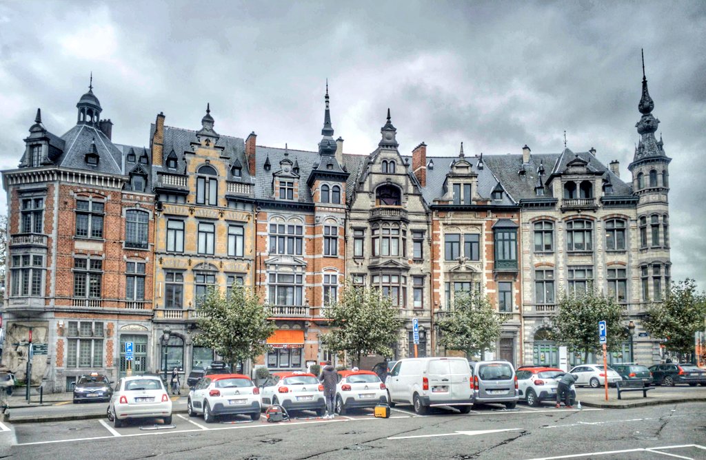 The result was that as cinemas, telephones and electricity were arriving in Brussels, a mainly francophone clientele was coopted into a an architectural cosplay based on the C16 Flemish renaissance, then in a hot war with art nouveau to define the national style. It won.