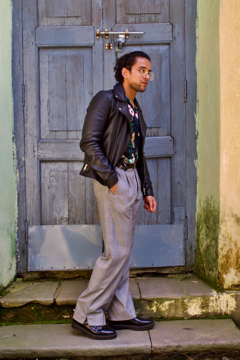 Saubhagya____'s tweet photo. Over and over again . I’ll be here 🖤. #pictureoftheday #mensfashion #hm #zara #vintagestyle #bootcutpants #outfitoftheday  #80saesthetic #80s #fashion https://t.co/OAj8zBUo0y